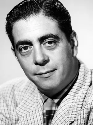 Robert Strauss
