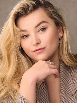 Georgie Banks