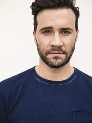 Gil McKinney