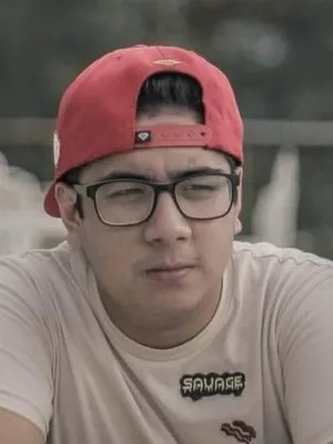 Igi Boy Flores