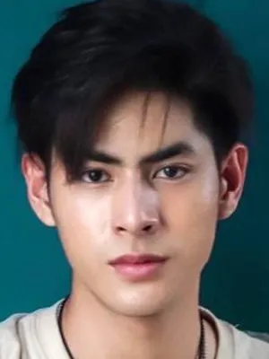 Earth Chitsanupong Soeksiri