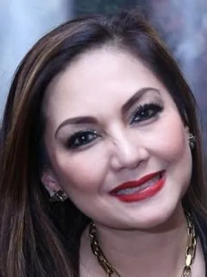 Nia Daniati