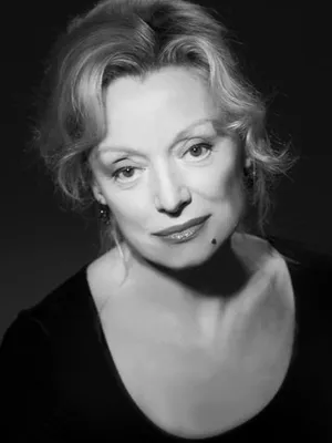 Caroline Silhol