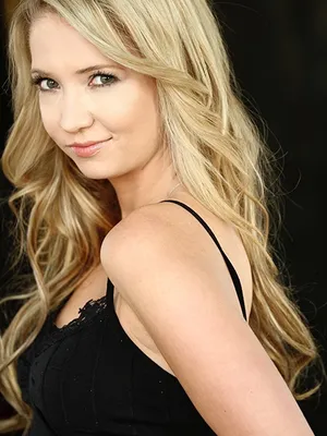 Lindsay Selles