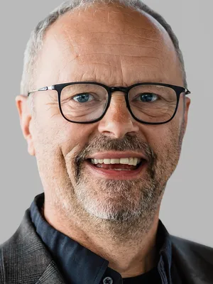Robert Llewellyn