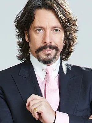 Laurence Llewelyn-Bowen