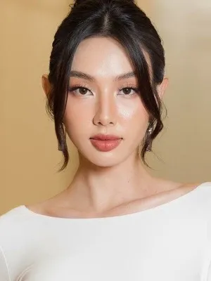 Nguyễn Thúc Thùy Tiên